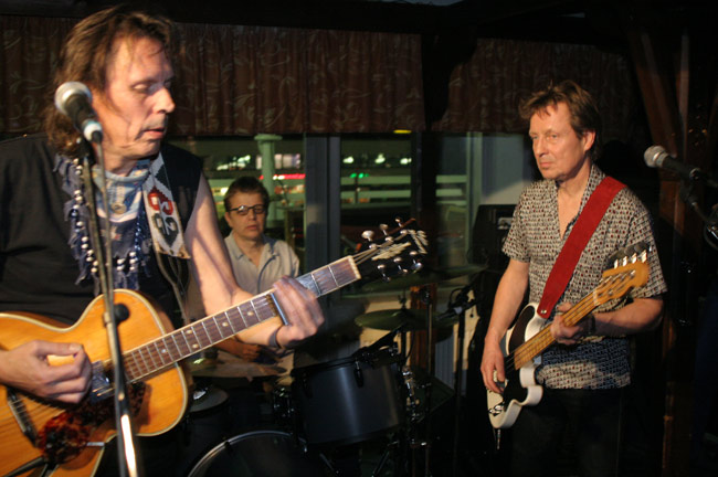 Rock'n'roll band
Rock'n'roll band 2005, Kotka.
Avainsanat: Rock'n'roll band Dave Lindholm Pave Maijanen Affe Forsman I'm gonna roll rock'n roll water Rock'n'roll band
Rock'n'roll band 2005, Kotka.
Avainsanat: Rock'n'roll band Dave Lindholm Pave Maijanen Affe Forsman I'm gonna roll rock'n roll water
