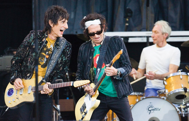 Kitaristeilla on kivaa
Ronnie Wood ja Keith Richards kepittävät ja Charlie mätkii taustalla, Olympiastadion, Helsinki 2007.
Avainsanat: Rolling Stones olympiastadion Helsinki rock-legenda bigger bang tour Keith Richards Ron Wood Charlie Watts rummut rumpali satisfaction it's only rock'n'roll