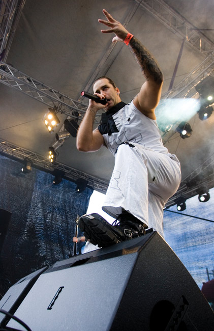 "Rukoilepa taivaan takojaa..."
Alasimella Patrik Mennander, Ruoska 2007.
Avainsanat: Ruoska industrial metal Koria-Roll Elimäki festivaali kesä nyrkki näyttää tatuointi Alasin "Rukoilepa taivaan takojaa..."
Alasimella Patrik Mennander, Ruoska 2007.
Avainsanat: Ruoska industrial metal Koria-Roll Elimäki festivaali kesä nyrkki näyttää tatuointi Alasin