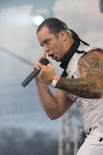 "Mies, mies yli laidan"
Avainsanat: Ruoska industrial metal Koria-Roll Elimäki festivaali kesä nyrkki näyttää tatuointi Patrik Mennander "Mies, mies yli laidan"
Avainsanat: Ruoska industrial metal Koria-Roll Elimäki festivaali kesä nyrkki näyttää tatuointi Patrik Mennander
