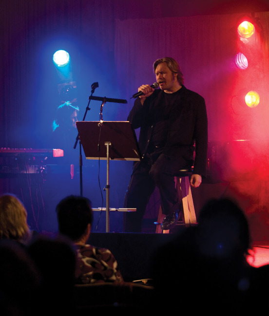 Samuli Edelmann
Yleisessä saunassa, Konserttitalo, Kotka 2008.
Avainsanat: Samuli Edelmann Yleisessä saunassa konserttitalo Juha Vainio Kotka yleisö tulkita näyttelijä Samuli Edelmann
Yleisessä saunassa, Konserttitalo, Kotka 2008.
Avainsanat: Samuli Edelmann Yleisessä saunassa konserttitalo Juha Vainio Kotka yleisö tulkita näyttelijä