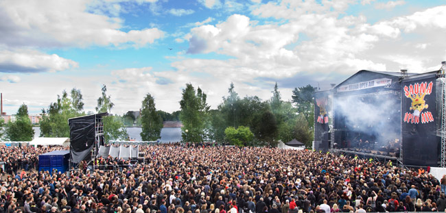 Saunaväkeä
Sauna open air, Tampere 2009.
Avainsanat: Sauna open air metal festival Tampere yleisö lava festivaali