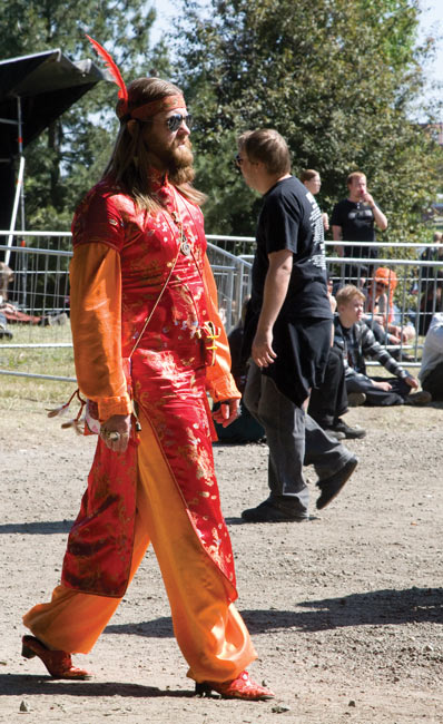 Woodstock?
Mikä vuosi?
Avainsanat: Sauna open air metal festivat festari Tampere hippi intiaani hienosti pukeutunut sulka katsoja woodstock