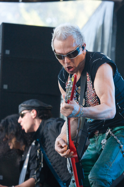 Matthias Jabs
Avainsanat: Scorpions heavy hevi nahkahousut balladit saksa Sauna open air Tampere Matthias Jabs soolokitaristi pääkallo lippalakki lippis iloinen