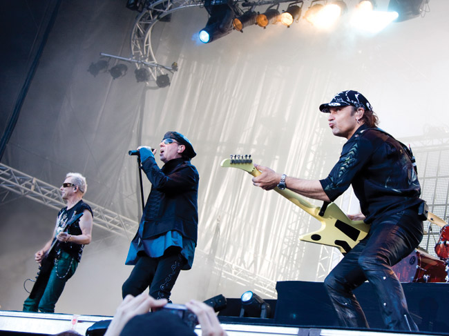 Schenker, Meine, Jabs
Scorpionsin pitkäaikaisimmat jäsenet
Avainsanat: Scorpions heavy hevi nahkahousut balladit saksa Sauna open air Klaus Meine Matthias Jabs Rudolf Schenker 