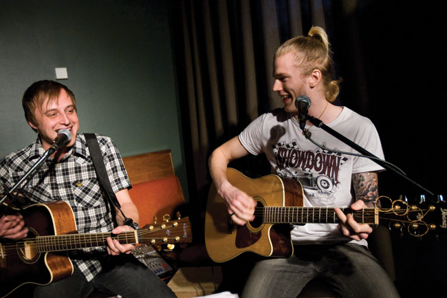 Hauskaa pitää olla
Teemu Seppälä ja Lauri Yrjölä, Karoliina, Kotka 2010
Avainsanat: Teemu Seppälä Lauri Yrjölä Karoliina Kotka