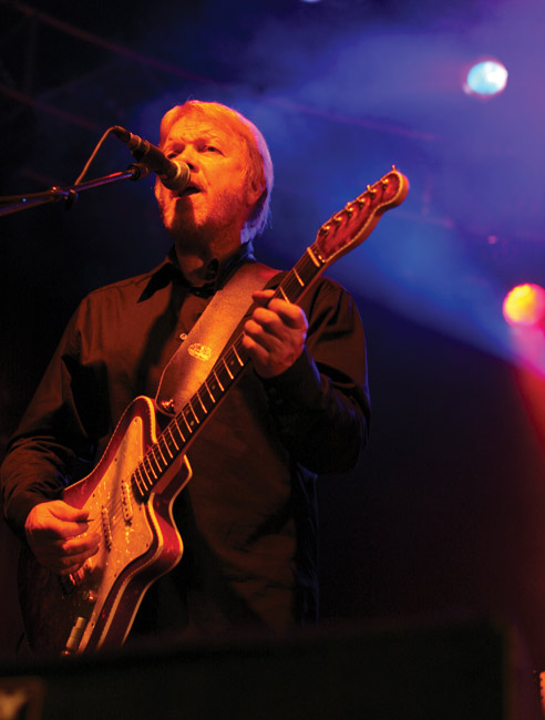 Heikki Silvennoinen
SF-Blues 2007
Avainsanat: SF-Blues blues Meripäivät Kotka Eastway juuret Heikki Silvennoinen kitara kummeli viihdetaitelija Heikki Silvennoinen
SF-Blues 2007
Avainsanat: SF-Blues blues Meripäivät Kotka Eastway juuret Heikki Silvennoinen kitara kummeli viihdetaitelija