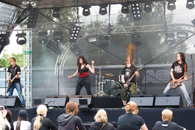 Shattered Within
Korialla
Avainsanat: Koria-Roll Elimäki Kallioniemi nainen tyttö kaunis seksikäs viulisti Tuuli Paju Shattered Within yleisö Shattered Within
Korialla
Avainsanat: Koria-Roll Elimäki Kallioniemi nainen tyttö kaunis seksikäs viulisti Tuuli Paju Shattered Within yleisö