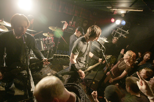 Darkness of day
Hamina, 2006.
Avainsanat: Sinamore live Hamina Mikko Heikkilä Tommi Muhli Jarno Uski Miika Hostikka Darkness of day