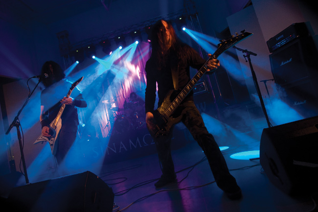Sinomore tummassa talvessa
Darki Winter festival, Kotka 2010
Avainsanat: Sinamore Dark Winter festival Mikko Heikkilä Jarno Uski