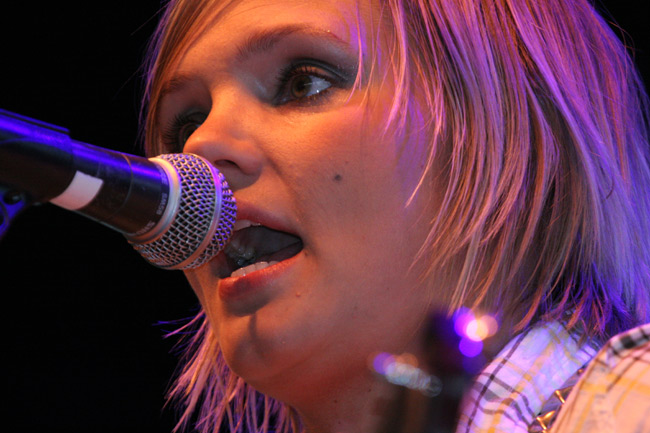 Greta
Greta Bondeson, Slaptones, Hamina 2005.
Avainsanat: Greta Bondeson Slaptones rockabilly 50-luku blondi laulaja kaunis