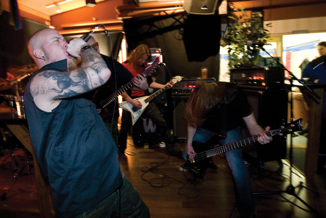 Kuolinjulistus
Sotajumala, Back Room, Kotka 2008.
Avainsanat: Sotajumala Back Room Kotka riehua death metal Luukkainen Kuolinjulistus
Sotajumala, Back Room, Kotka 2008.
Avainsanat: Sotajumala Back Room Kotka riehua death metal Luukkainen