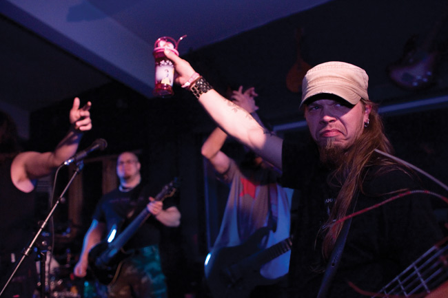 Synttärisankari
Syntymäpäivä on iloinen asia hevarillekin ja juhlan kunniaksi vaaleanpunaista juhlajuomaa - ja ilmeisesti vähän muutakin...
Avainsanat: Soultray syntymäpäivät devils juhlamalja alkoholi hattu vakava Synttärisankari
Syntymäpäivä on iloinen asia hevarillekin ja juhlan kunniaksi vaaleanpunaista juhlajuomaa - ja ilmeisesti vähän muutakin...
Avainsanat: Soultray syntymäpäivät devils juhlamalja alkoholi hattu vakava