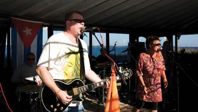 You'd better be stoned
Sten's Stoned, Varissaari, Kotka 2010
Avainsanat: Sten's Stoned reggae Stenkka Kari Stenman Varissaari Vaakku Kotka