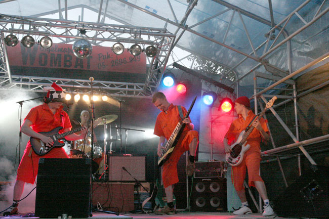 Rock'n roll
Steve & Co
Avainsanat: Steve & Co cover haalarit stadionlava