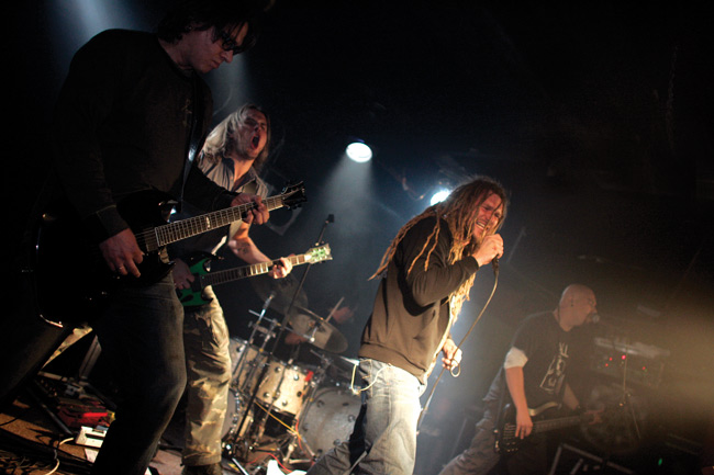Roope, Euge, Alec, Ville ja Janne
House of rock, Kouvola 2006.
Avainsanat: Suburban Tribe Roope Siren Ville Toimi Janne Joutsenniemi Euge Alec Hist-Gee House of rock Kouvola yleisö kädet rock Roope, Euge, Alec, Ville ja Janne
House of rock, Kouvola 2006.
Avainsanat: Suburban Tribe Roope Siren Ville Toimi Janne Joutsenniemi Euge Alec Hist-Gee House of rock Kouvola yleisö kädet rock
