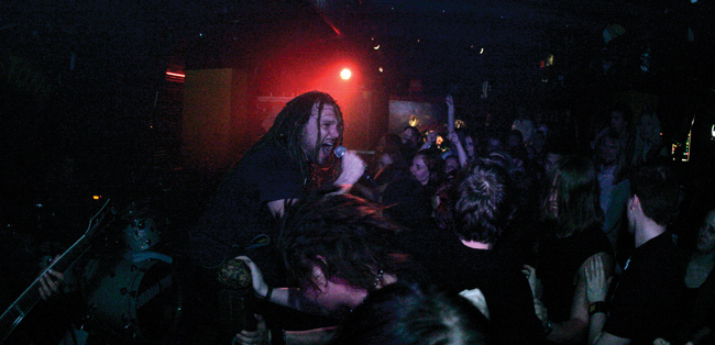 Untameable
Ville Tuomi ja Yellarin yleisö
Avainsanat: Suburban Tribe Ville Tuomi laulaja rastat Manimal untameable yleisä väki crowd Untameable
Ville Tuomi ja Yellarin yleisö
Avainsanat: Suburban Tribe Ville Tuomi laulaja rastat Manimal untameable yleisä väki crowd