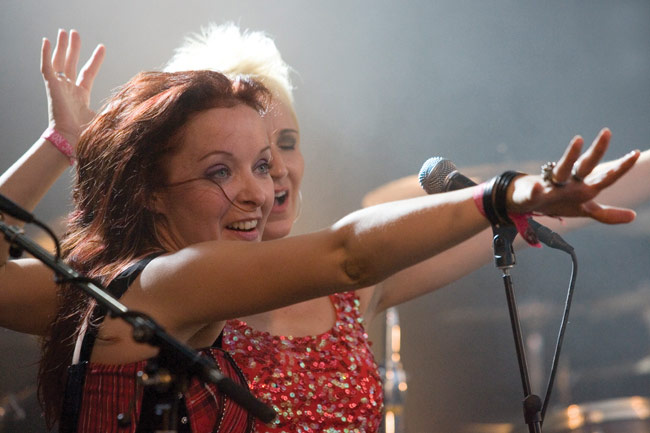 Vauhdissa koko keikan
Päivi ja Miina
Avainsanat: Päivi Lepistö Miina Mikkonen taustalaulu kaunis vauhdikas seksikäs iloinen