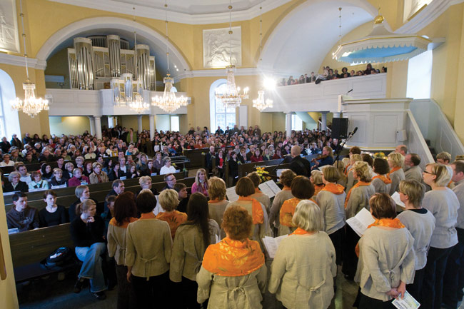 Paikat loppu
Kymin kirkko on täynnä!
Avainsanat: Kymi Contento kuoro hengellinen gospel Toivon ja lohdun konsertti Kymin kirkko Juha Tapio