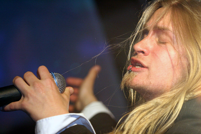 Hyvä stamina
Jimi, Amarillo, Kotka 2005.
Avainsanat: Jimi Technicolour lävistys pitkätukka hiukset kasvot stadionrock Hyvä stamina
Jimi, Amarillo, Kotka 2005.
Avainsanat: Jimi Technicolour lävistys pitkätukka hiukset kasvot stadionrock