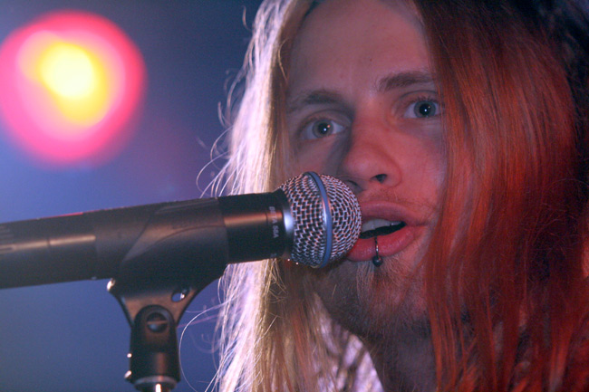 Jimi 2005
Avainsanat: Jimi Pääkallo Konsta Konstantin Hiekkanen Technicolour laulaja mikrofoni valo silmät Fireflies Jimi 2005
Avainsanat: Jimi Pääkallo Konsta Konstantin Hiekkanen Technicolour laulaja mikrofoni valo silmät Fireflies