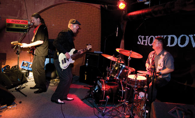 Teddy & the Tigers
House of rock, Kouvola 2008.
Avainsanat: Teddy & the Tigers guitar Aikka Alpo Hakala AP Niemi Antti-Pekka Pauli Pale Martikainen Kouvola Rockabilly rock'n'roll House of rock Kouvola Teddy & the Tigers
House of rock, Kouvola 2008.
Avainsanat: Teddy & the Tigers guitar Aikka Alpo Hakala AP Niemi Antti-Pekka Pauli Pale Martikainen Kouvola Rockabilly rock'n'roll House of rock Kouvola