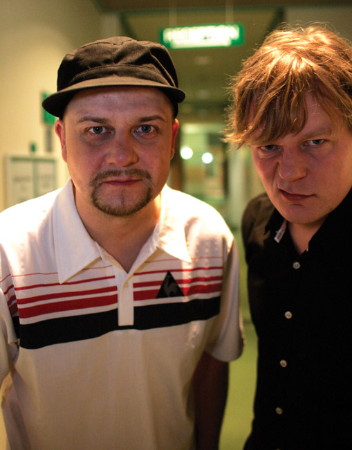 Markus ja Pepe
Teleks-kaksikko haastattelun tiimellyksessä, Kouvola 2007.
Avainsanat: Teleks Markus Koskinen Pepe Johansson poseerata haastattelu hattu nyreä äreä hauska pelleillä
