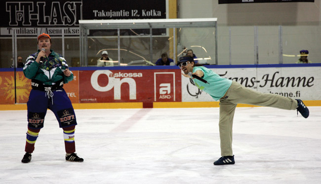 Tervasaaren kesäteatteri
Vaaka
Jumppaa, yks kaks koli neli...
Avainsanat: Tervasaaren kesäteatteri Kari Hietalahti Janus Hanski vaaka jumppaa yks kaks koli neli Pietarinkadun oilers kotka jäähalli jääkiekko hyväntekeväisyys Tervasaaren kesäteatteri
Vaaka
Jumppaa, yks kaks koli neli...
Avainsanat: Tervasaaren kesäteatteri Kari Hietalahti Janus Hanski vaaka jumppaa yks kaks koli neli Pietarinkadun oilers kotka jäähalli jääkiekko hyväntekeväisyys