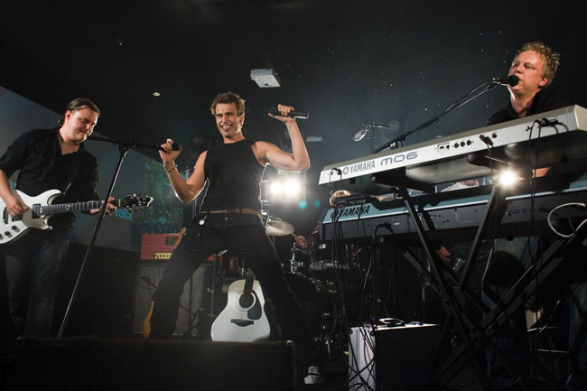 The Giant Leap
All in my head -sinkun julkaisukeikka, Lux, Helsinki 2007.
Avainsanat: The Giant Leap Lux Nightclub helsinki All in my head sinkun julkaisukeikka