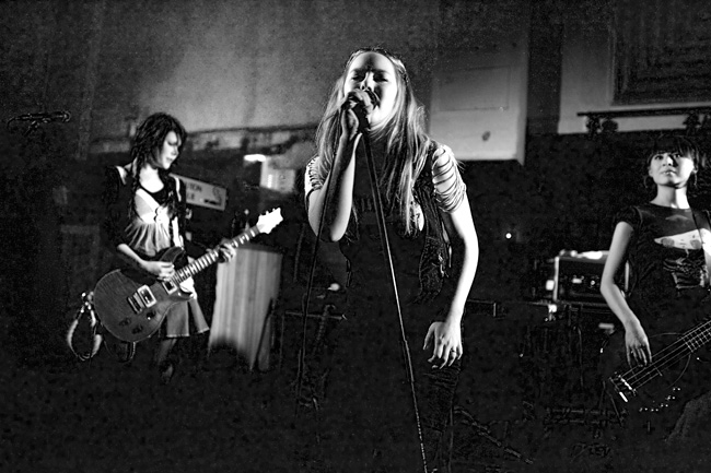 "Hei lopeta et saa..."
Tiktak lopetti...
Avainsanat: Tiktak jäähyväiskiertue hei me lopetetaan oikeesti Petra Mimmu Noora