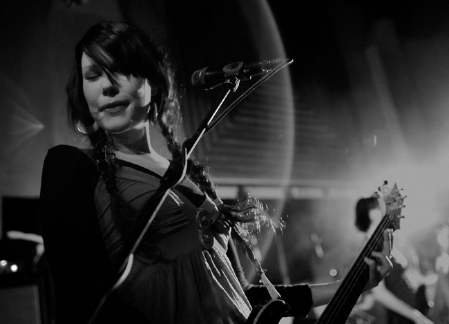 "Lähdetään tänään kohti päiväntasaajaa..."
Avainsanat: Tiktak jäähyväiskiertue hei me lopetetaan oikeesti mustavalkoinen Noora