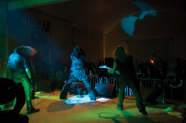 Dark Winter Festin lavalla
To/Die/For, Kotka 2009.
Avainsanat: To/Die/For to die for Dark Winter Fest Sammon talo Karhula Kotka Jarkko Josey Strandman basisti Jape Perätalo