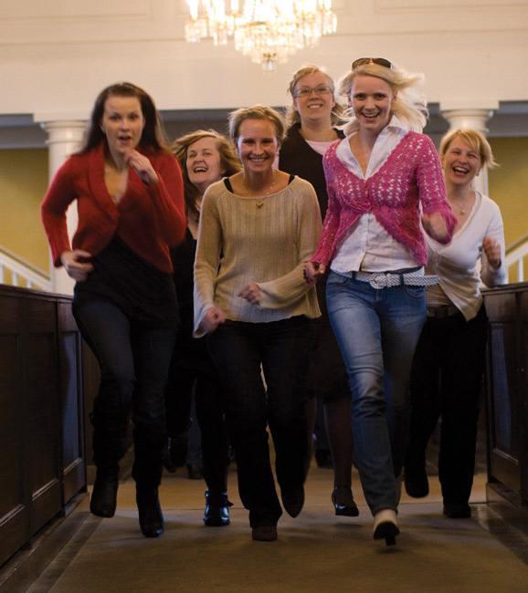 Valmiina konserttiin
Kymi Contento, kuoroharjoitukset, Kymin kirkko 2010
Avainsanat: Kymi Contento Marjo Tamminen Maria Sutinen Pamela Halminen toivon ja lohdun konsertti Valmiina konserttiin
Kymi Contento, kuoroharjoitukset, Kymin kirkko 2010
Avainsanat: Kymi Contento Marjo Tamminen Maria Sutinen Pamela Halminen toivon ja lohdun konsertti