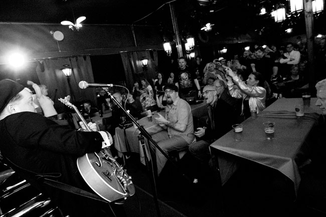 Teddy jive
Kairossa 09
Avainsanat: Tommy and the Teenagers Kairo Kelmu 30 vuottaTommy Tarvanen yleisö