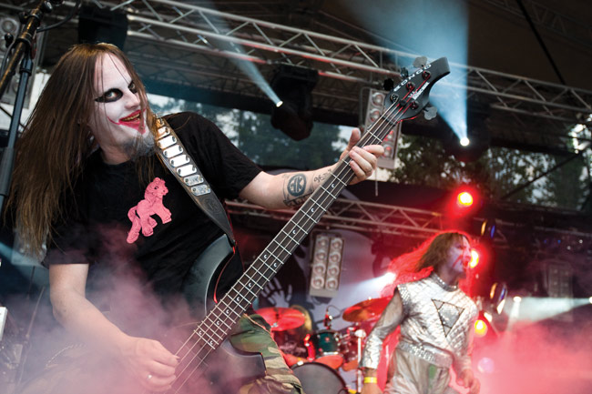 My little pony
Master Bates 2010
Avainsanat: Turmion Kätilöt Pioneerifestivaali Koria Kouvola Master Bates