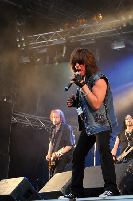 Lavan reunalla
Joe Lynn Turner
Avainsanat: Joe Lynn Turner Rainbow legends legenda Daffy Juki lava lavan reuna monitorit tennarit farkkuliivi käsineet