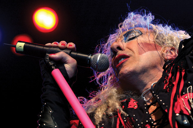 "You can't stop rock'n'roll..."
Twisted Sister, Helsinki 2007.
Avainsanat: Twisted Sister Twistarit Helsinki jäähalli kasarihevi heavy Dee Snider meikattu laulaja