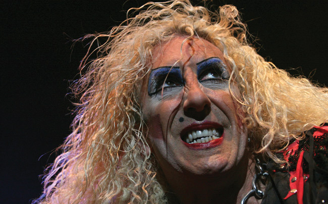 Dee Snider 2007
Twisted Sister, Helsinki, Finland 2007.
Avainsanat: Twisted Sister Twistarit Helsinki jäähalli kasarihevi heavy Dee Snider meikattu laulaja irvistää hampaat kiharatukkainen 
