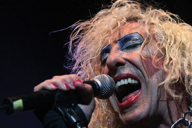 "Stay hungry..."
Dee Snider
Avainsanat: Twisted Sister Twistarit Helsinki jäähalli kasarihevi heavy Dee Snider meikattu laulaja