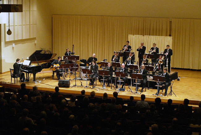 UMO
UMO, 30 vuotta takana, Konsettitalo, Kotka 2005.
Avainsanat: UMO big band jazz orkesteri konsertti yleisö UMO
UMO, 30 vuotta takana, Konsettitalo, Kotka 2005.
Avainsanat: UMO big band jazz orkesteri konsertti yleisö