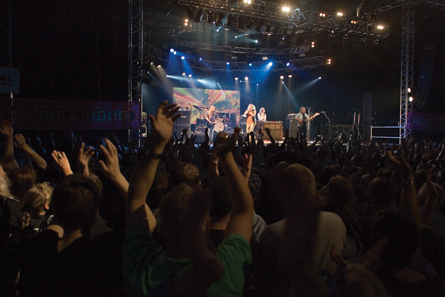 Heep in Kotka
Avainsanat: Uriah Heep Bernie Shaw Trevor Bolder Phil Lanzon Mick Box Sapokka jättiteltta Eastway Kotka Finland yleisö kädet hands up