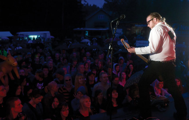 Kaarle ja löyttyläisiä
Viikete Löytyn stadionilla
Avainsanat: Viikate Löytty open air Kouvola Elimäki Kaarle yleisö lava