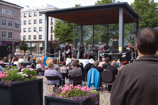 Rokkia ja bluesia Kotkan torilla
Vintage
Avainsanat: Vintage Kotka Rock'n blues Kotkan tori Antti Sipilä Rokkia ja bluesia Kotkan torilla
Vintage
Avainsanat: Vintage Kotka Rock'n blues Kotkan tori Antti Sipilä
