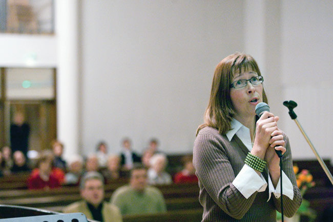 Virsikaraoke
Kotka 2008.
Avainsanat: Virsikaraoke hengellinen helluntaiseurakunta taivasta kohti kuljemme laulain Virsikaraoke
Kotka 2008.
Avainsanat: Virsikaraoke hengellinen helluntaiseurakunta taivasta kohti kuljemme laulain