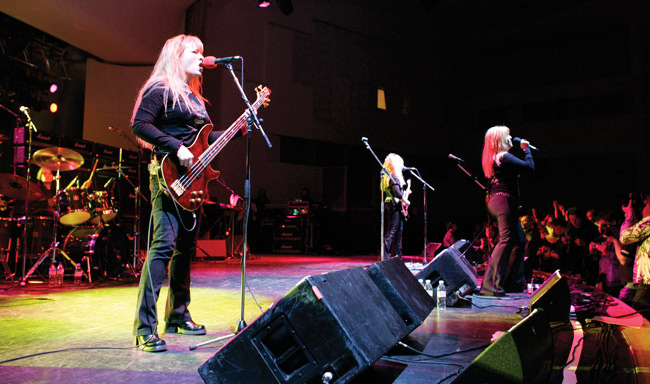 Kulttuuritalolla
Christmas is heavy, Eastwayn joulukonsertti kasarihevin ystäville, Kultturitalo, Helsinki 2006.
Avainsanat: Vixen Kulttuuritalo Christmas is heavy eastway joulukonsertti helsinki