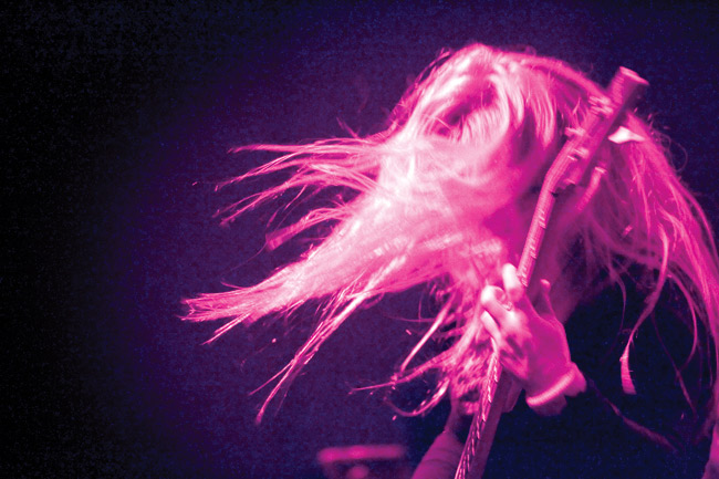 Rev it up!
Lynn Louise Lowrey on jo melkein vauhdissa...
Avainsanat: Vixen Lynn Louise Lowrey rev it up vauhdissa liike hiukset tukka hulmuaa pörröinen silmillä rokata