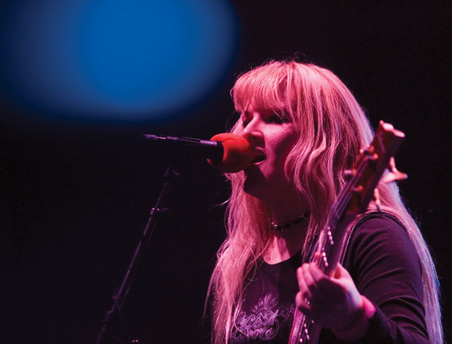 Sininen
Basso ja taustalaulu, Lynn Louise Lowrey, Helsinki 2006.
Avainsanat: Vixen Lynn Louise Lowrey Helsinki kulttuuritalo kettu