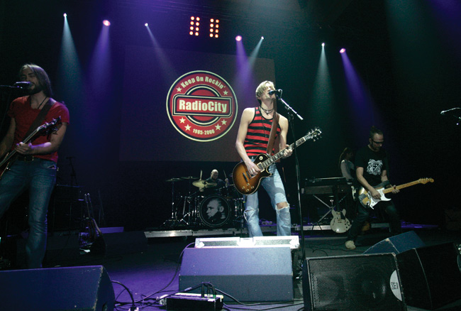 von Hertzen Brothers 2006
von Hertzenin veljekset radio Cityn hautajaisissa Kaapelitehtaalla, Helsinki 2006.
Avainsanat: Von Hertzen Brothers Kie Jonne Mikko Pide Kaakkuriniemi Juha Kuoppala Radio City logo kaapelitehdas hautajaiset von Hertzen Brothers 2006
von Hertzenin veljekset radio Cityn hautajaisissa Kaapelitehtaalla, Helsinki 2006.
Avainsanat: Von Hertzen Brothers Kie Jonne Mikko Pide Kaakkuriniemi Juha Kuoppala Radio City logo kaapelitehdas hautajaiset