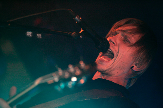 Mikko
von Hertzen Brothers, Yellowstone, Kotka 2006.
Avainsanat: von Hertzen Brothers Mikko veljekset meno päällä proge energia Sibelius-lukio laulaa tausilla stemmat mahtipontinen