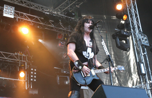 "I'm a wild child, come and love me, I want you..."
Avainsanat: W.A.S.P. wasp Blackie Lawless alkuperäisjäsen kitaristi-laulaja plektra amerikkalainen Wild child